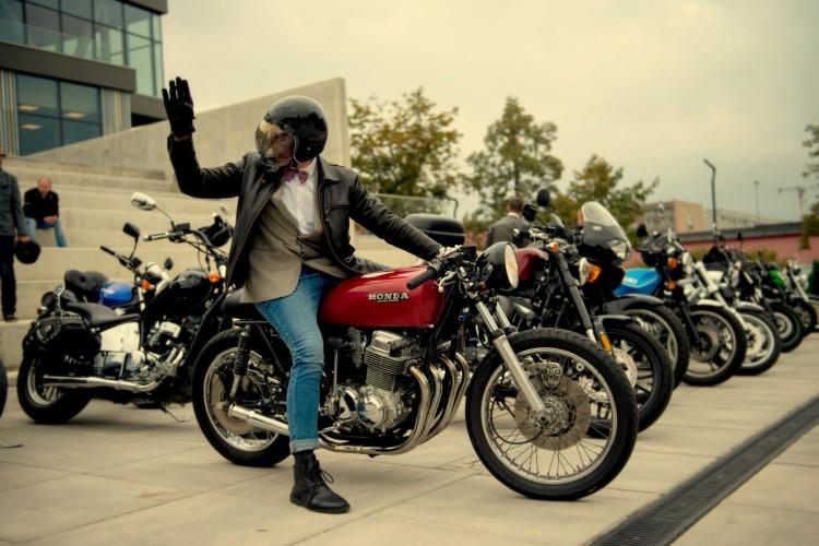 Przez Wrocław przejedzie rajd motocyklistów w garniturach