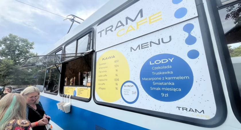 Ale sztos! Kawiarnia w starym tramwaju we Wrocławiu. Zobacz jak wygląda w środku 