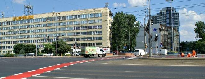 Wreszcie wyburzą biurowiec Cuprum na placu Jana Pawła II? Może tam powstać hotel i nowe biura