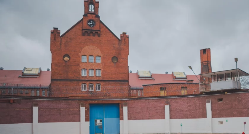 Tragedia we wrocławskim więzieniu. Nie żyje 30-letni mężczyzna. Incydent między więźniami?