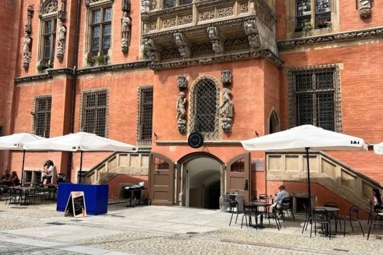 Wrocław: Piwnica Świdnicka otwarta w trakcie remontu. Wnętrze jeszcze się zmieni