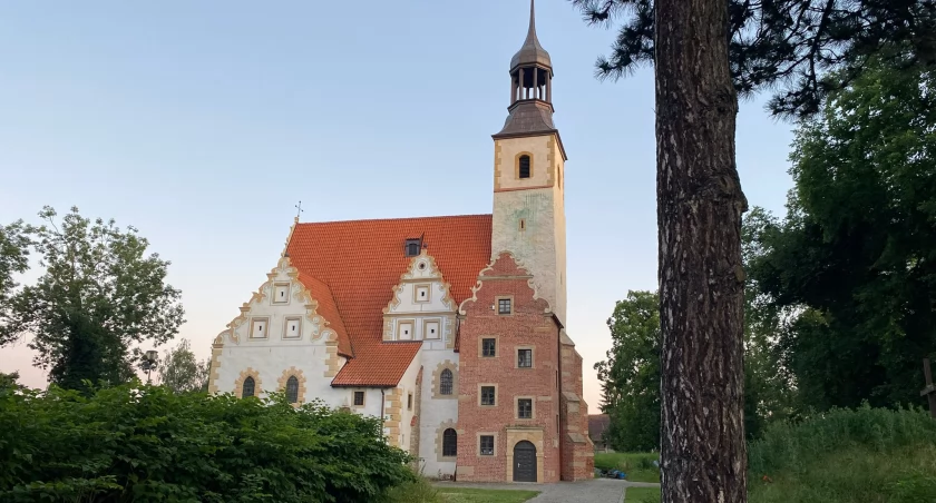 Uroczy kościół pod Wrocławiem to ulubione miejsce zakochanych