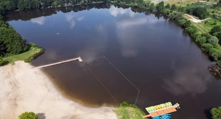 Trzy kwadranse jazdy z Wrocławia. Piękna plaża z malowniczymi widokami