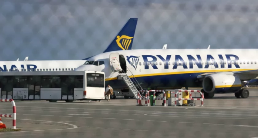 Ryanair szuka aż 100 pracowników we Wrocławiu. Podano warunki!