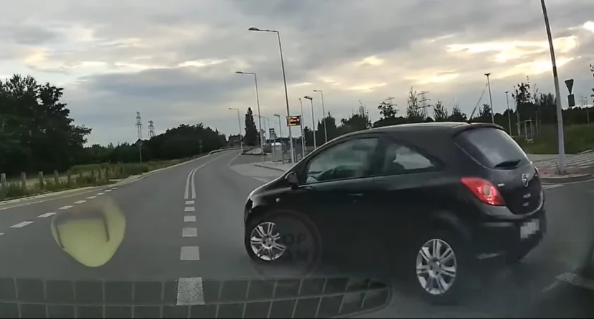 Stłuczka podczas zawracania we Wrocławiu. Czyja wina? W sieci zawrzało!