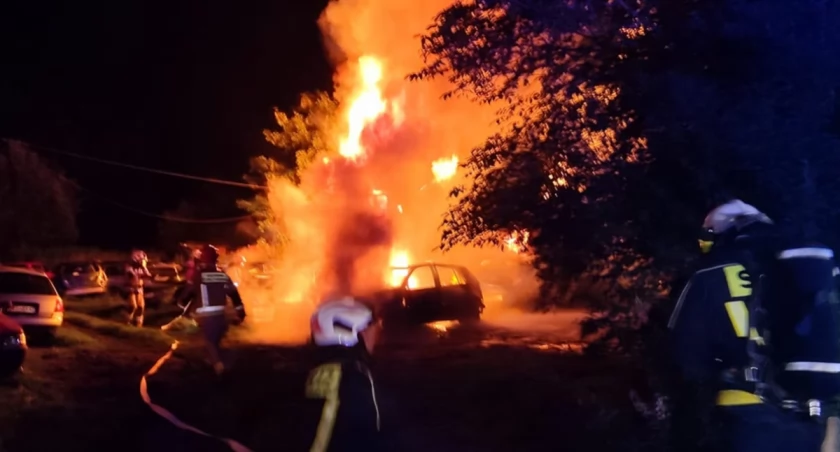 Stodoła płonęła jak pochodnia. Wraz z nią zaparkowane w pobliżu samochody