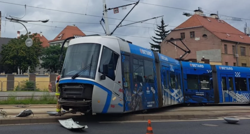 Torowisko na Pilczyce zamknięte do odwołania. Rano wykoleił się tramwaj