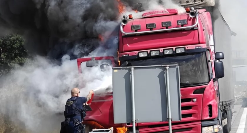 Wielki pożar na A4. Policja zbierała od kierowców gaśnice