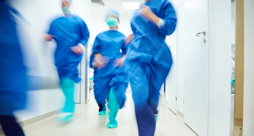 Dantejskie sceny na SOR. Lekarz pobity przez pacjenta, bo nie chciał dać mu zwolnienia