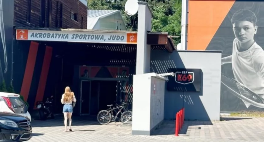 Zburzą halę sportową na Kozanowie. W jej miejscu ma powstać blok. A pod nim... schron dla 5000 ludzi