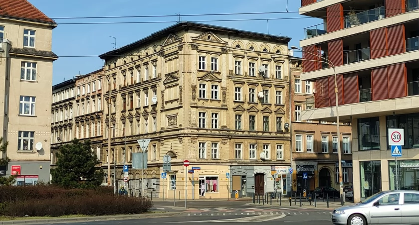 Miasto sprzeda piękną kamienicę 
