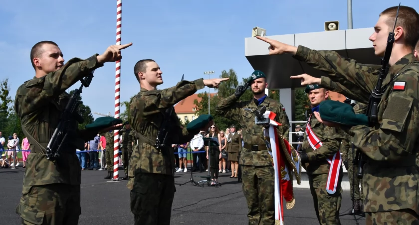 Wrocław: Żołnierze-ochotnicy złożyli dziś wojskową przysięgę