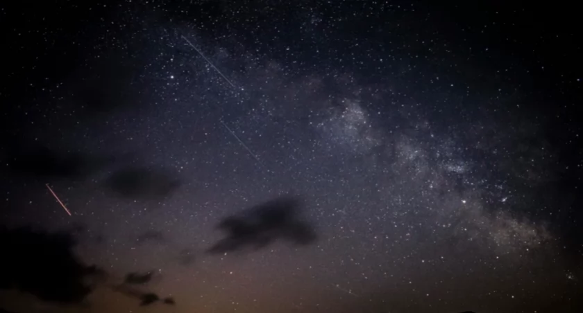 Dziś noc Perseidów. Gdzie najlepiej oglądać spadające gwiazdy?