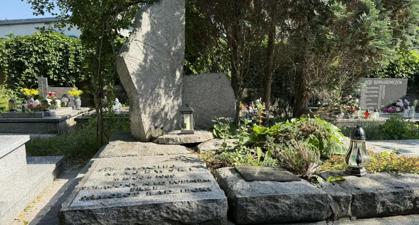 Za tym nagrobkiem kryje się ogromna tragedia i walka ojca o sprawiedliwość. Sprawca spokojnie wrócił do swojego kraju