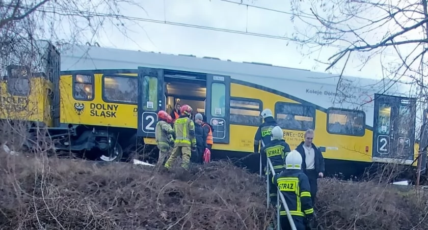 Dramatyczne sceny na torach we Wrocławiu. Pociąg potrącił kobietę 