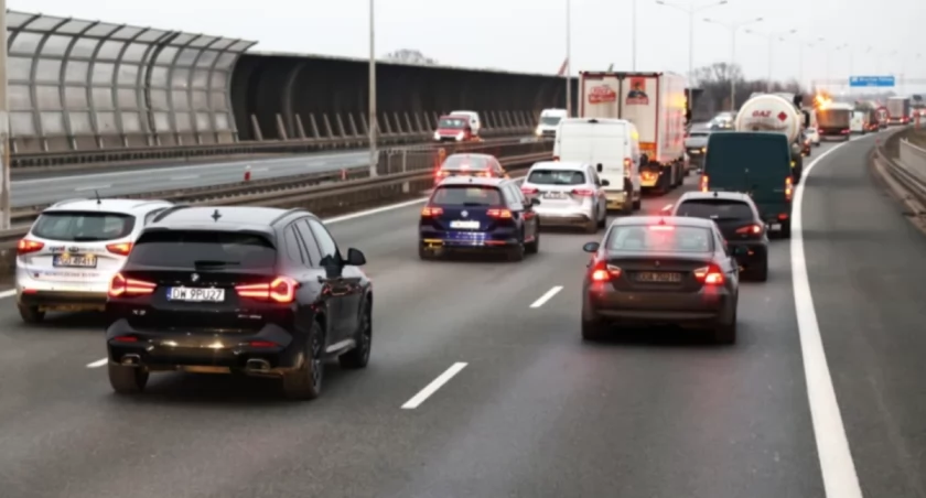 Uwaga! AOW pojedziemy maksymalnie 80 km/h. Trwa naprawa 