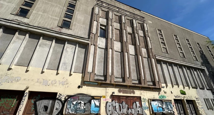 Dawne kino Lwów niszczeje. Czekają, aż budynek sam się zawali?