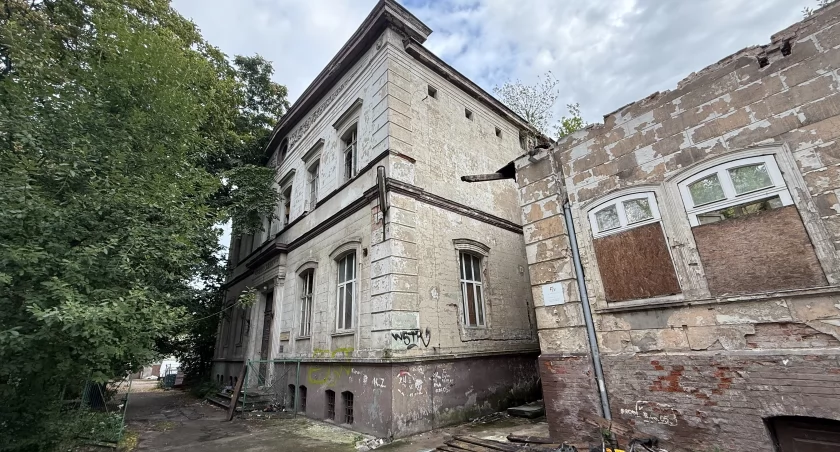 Komornik sprzedaje najstarszy wrocławski dworzec. Popadał w ruinę od lat