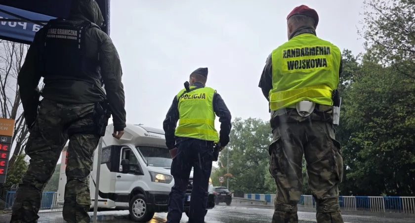 Ponad tysiąc zdarzeń przy granicy i ani jednego nielegalnego imigranta   