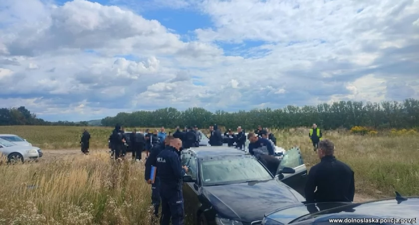 Na widok policjantów kibole uciekali w szczere pole. To miała być brutalna ustawka 