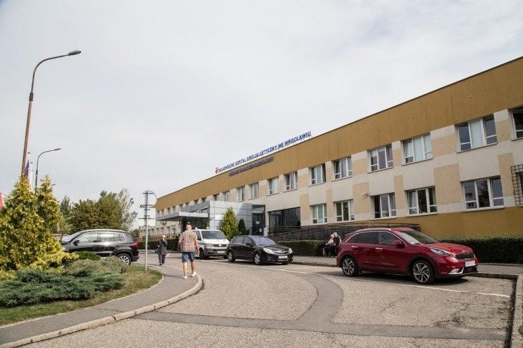 Alarm pożarowy we wrocławskim szpitalu. Straż pożarna sprawdziła budynek