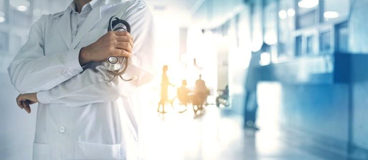 Marszałek Dolnego Śląska: Uderzając w szpital, narażacie życie i zdrowie pacjentów