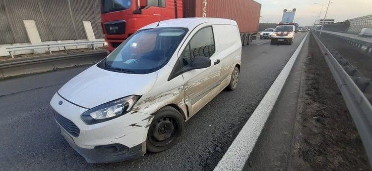 Korek na autostradzie A4 i AOW po wypadku dwóch aut