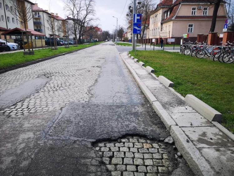 Miasto planuje remont kolejnej ulicy. Zbiera wytyczne przed przetargiem [ZDJĘCIA]