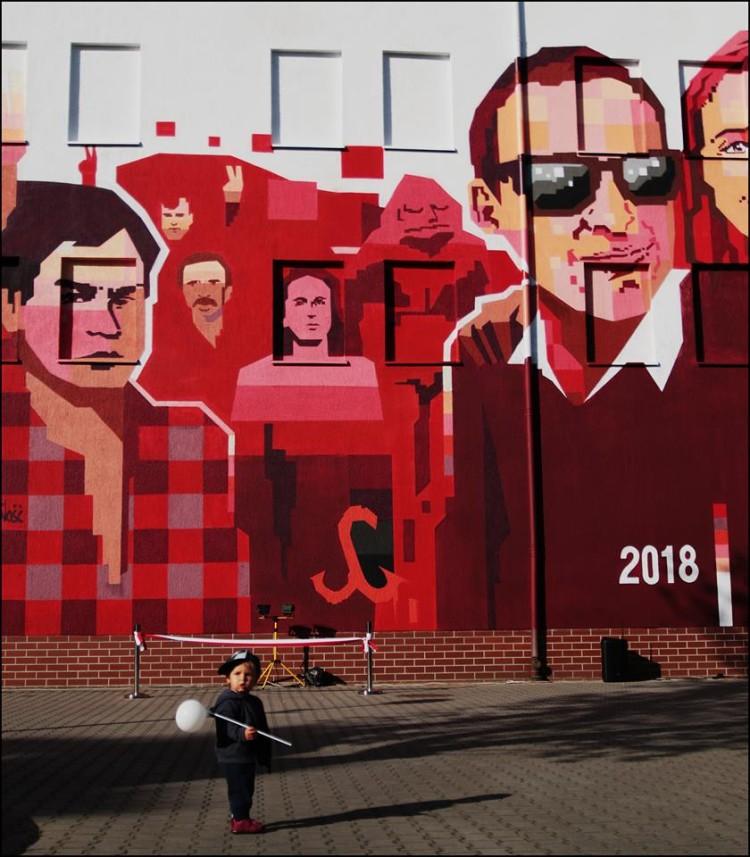 Nowy mural w Wrocławiu. Na stulecie niepodległości Polski [ZDJĘCIA]