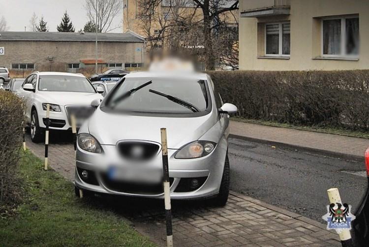 Kompletnie pijani ukradli taksówkę i wyjechali na ulice miasta