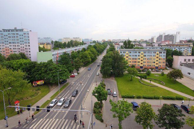 Zmienili zasady parkowania na ulicy Komandorskiej. Strażnicy będą tam wlepiać mandaty