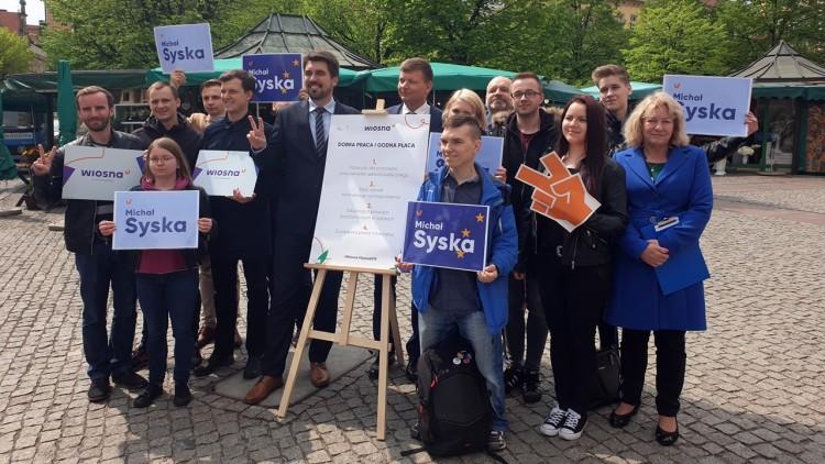 Wiosna postuluje zwiększenie pensji minimalnej i wprowadzenie edukacji pracowniczej do szkół