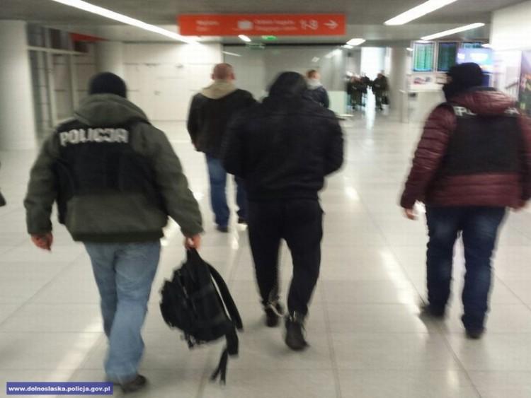 Wrocław: ukradli 128 samochodów. Policja ma już 7 członków grupy