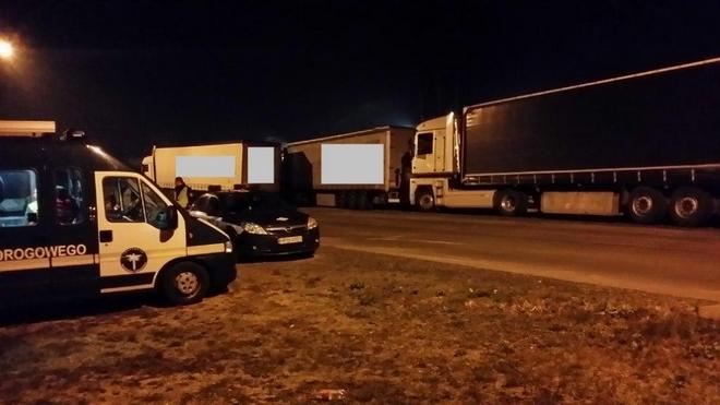 Kierował 40-tonowym tirem przez ponad 20 godzin. Nie miał też prawa jazdy, bo jeździł po pijaku