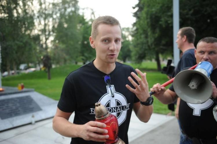 Nie w małej sali, a na wrocławskim Rynku. Jacek Międlar przenosi swoje spotkanie autorskie