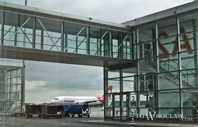 Wrocławskie lotnisko obsłuży kilka tysięcy kibiców na mecz Polska-Czechy