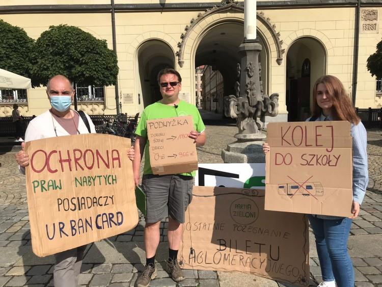 Pogrzeb biletu aglomeracyjnego. Koniec jeżdżenia pociągiem na bilecie MPK! [WIDEO]