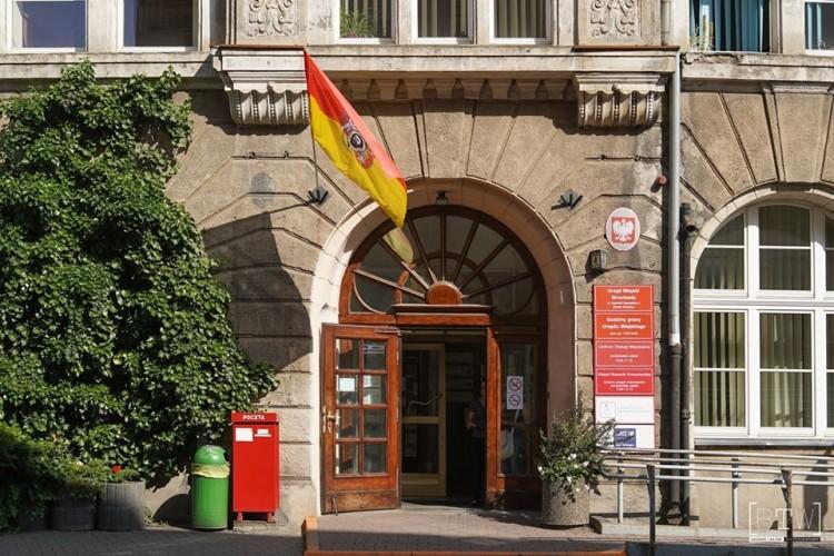 Rejestracja pojazdów przy Zapolskiej. Aby rozładować kolejki, urząd będzie działał w sobotę