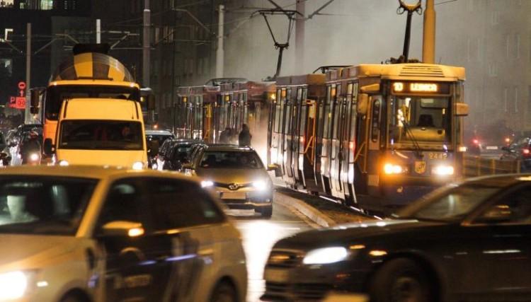 Gigantyczne utrudnienia w MPK: Zderzenie tramwaju z ciężarówką, zerwana trakcja, awarie...
