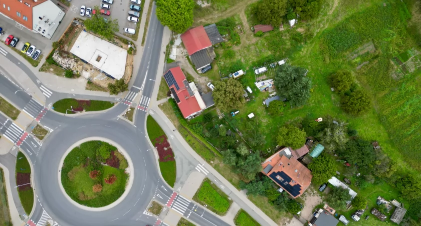Miał być tramwaj, będą mieszkania? Deweloper kupił kluczowe działki obok stadionu