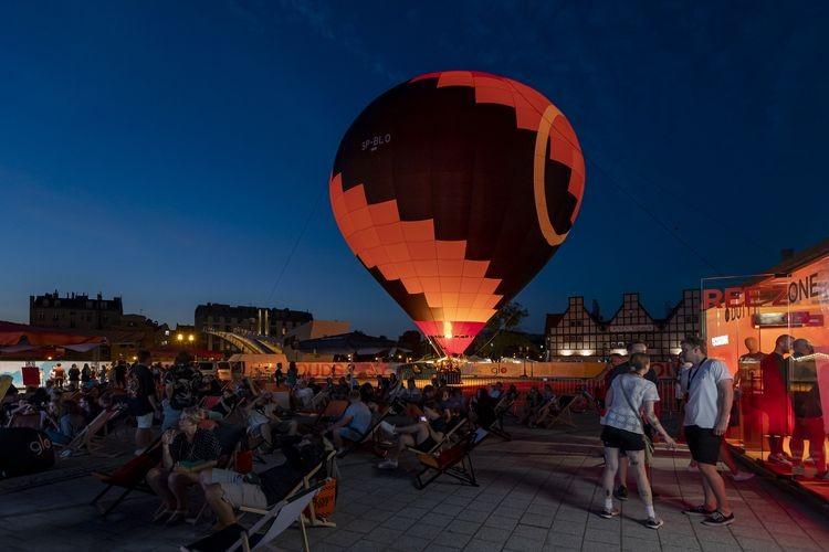 Bezpłatny, podniebny koncert. Znana artystka przyleci do Wrocławia i wystąpi z… balonu
