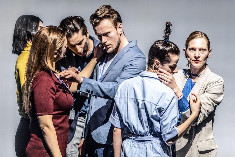 Klasyk Lema w teatrze. To dowcipna i błyskotliwa psychodela [RECENZJA]