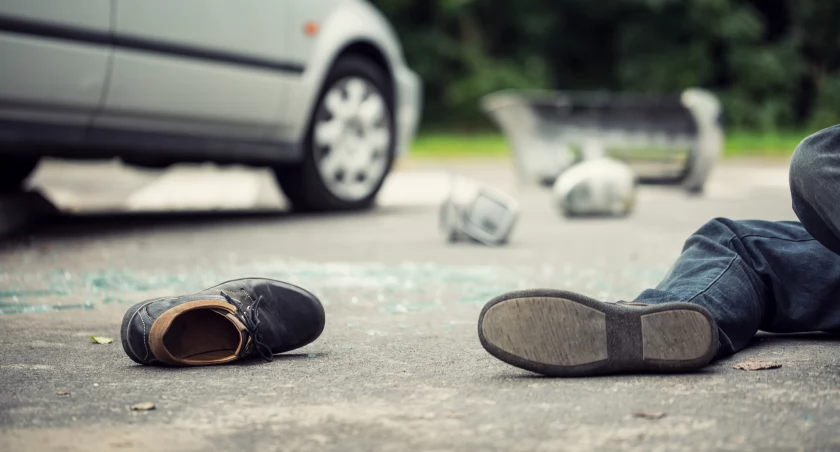 Dwoje pieszych zginęło pod kołami samochodów. Tragiczna środa na drogach