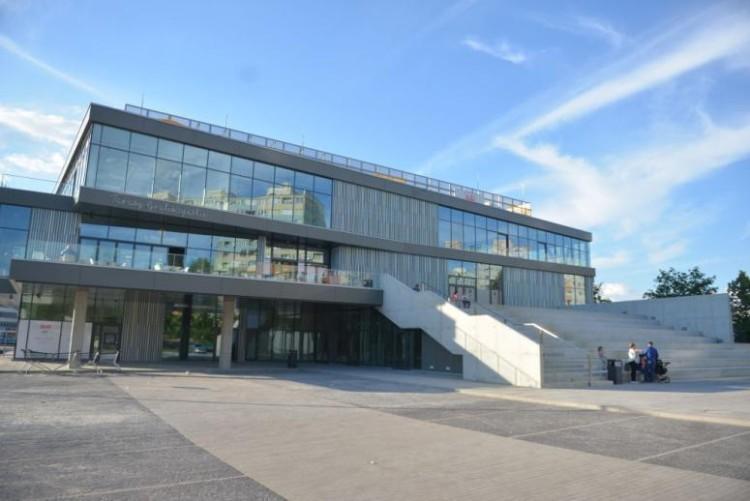 Wrocław: 3,5 roku więzienia za napad na monopolowy. Wrócił na miejsce przestępstwa, bo miał wyrzuty sumienia