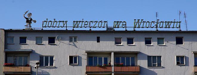 Wyremontują legendarny wrocławski neon. A tuż obok niego już w piątek zapali się...