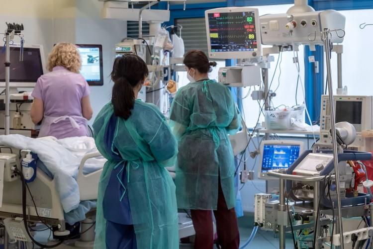 Wrocław: specjalna terapia uratowała życie 40 chorych na COVID. Nie byli zaszczepieni