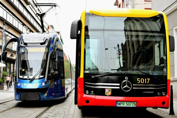 Wrocław testuje elektrycznego mercedesa. Można się nim przejechać [ROZKŁAD JAZDY]