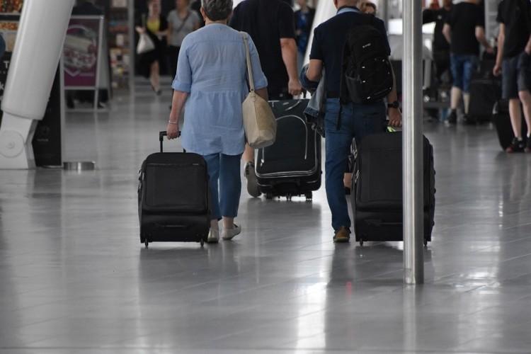 Pasażerowie ewakuowani z wrocławskiego lotniska. Ktoś zostawił podejrzany bagaż