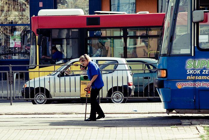 Tramwaje jeżdżą wolno, bo tory są w fatalnym stanie