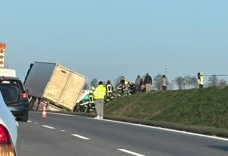 Koszmarny wypadek na A4 pod Wrocławiem. Zginęły trzy osoby, kilka jest rannych